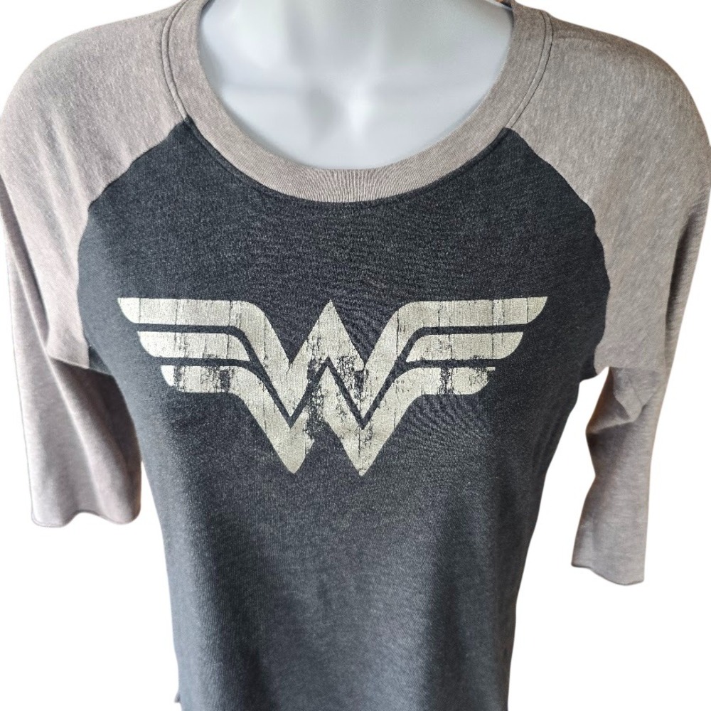 Wonder Woman Under Armour Heat Gear 3/4 Sleeve Raglan Shirt Womens S Athleisure - Picture 4 of 16